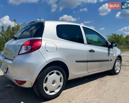 Серый Рено Клио, объемом двигателя 1.5 л и пробегом 208 тыс. км за 4999 $, фото 4 на Automoto.ua