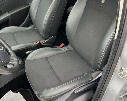 Серый Рено Клио, объемом двигателя 1.6 л и пробегом 143 тыс. км за 8500 $, фото 10 на Automoto.ua