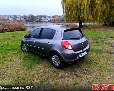 Серый Рено Клио, объемом двигателя 1.5 л и пробегом 279 тыс. км за 5200 $, фото 3 на Automoto.ua