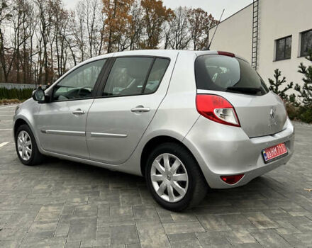 Серый Рено Клио, объемом двигателя 1.6 л и пробегом 143 тыс. км за 8500 $, фото 2 на Automoto.ua