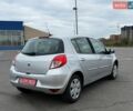 Серый Рено Клио, объемом двигателя 1.6 л и пробегом 174 тыс. км за 5100 $, фото 3 на Automoto.ua
