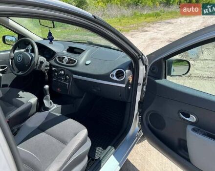 Серый Рено Клио, объемом двигателя 1.5 л и пробегом 208 тыс. км за 4999 $, фото 7 на Automoto.ua