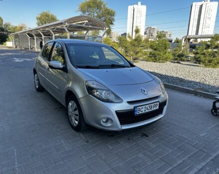 Серый Рено Клио, объемом двигателя 1.5 л и пробегом 220 тыс. км за 4911 $, фото 2 на Automoto.ua
