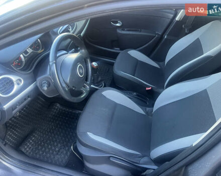 Серый Рено Клио, объемом двигателя 1.46 л и пробегом 279 тыс. км за 4750 $, фото 16 на Automoto.ua