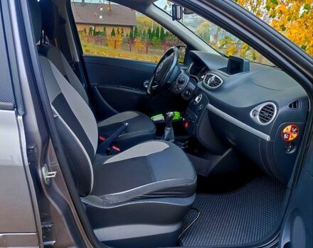 Серый Рено Клио, объемом двигателя 1.5 л и пробегом 279 тыс. км за 5200 $, фото 2 на Automoto.ua