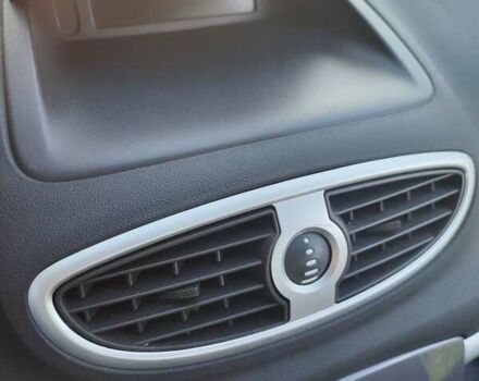 Серый Рено Клио, объемом двигателя 1.15 л и пробегом 174 тыс. км за 5600 $, фото 8 на Automoto.ua