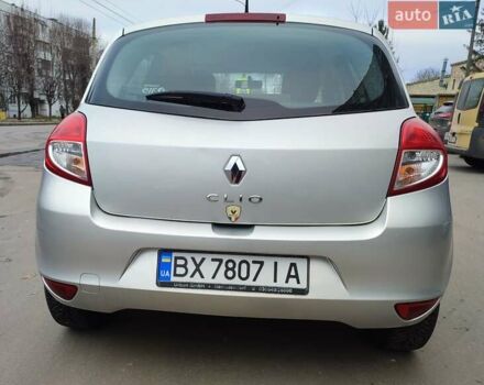 Серый Рено Клио, объемом двигателя 1.15 л и пробегом 174 тыс. км за 5600 $, фото 5 на Automoto.ua