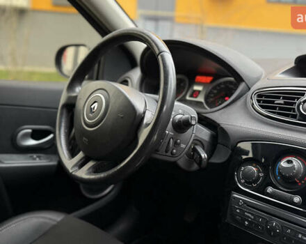 Серый Рено Клио, объемом двигателя 1.5 л и пробегом 243 тыс. км за 5650 $, фото 39 на Automoto.ua