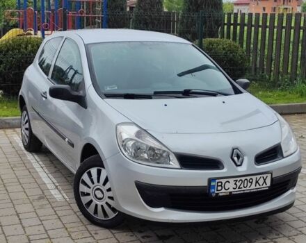 Серый Рено Клио, объемом двигателя 0 л и пробегом 200 тыс. км за 3400 $, фото 2 на Automoto.ua