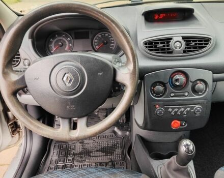 Серый Рено Клио, объемом двигателя 0 л и пробегом 200 тыс. км за 3400 $, фото 6 на Automoto.ua