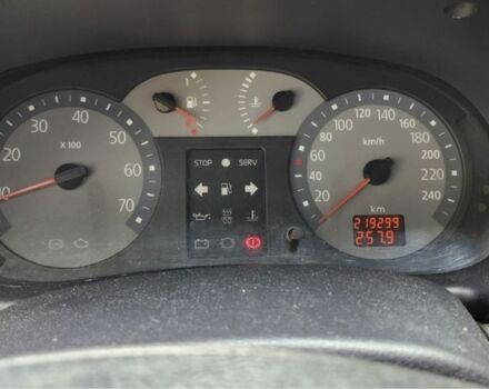 Серый Рено Клио, объемом двигателя 1.4 л и пробегом 219 тыс. км за 3100 $, фото 5 на Automoto.ua