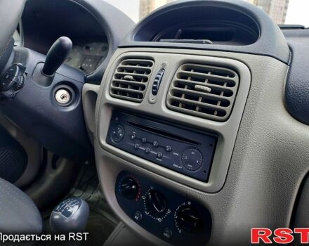 Серый Рено Клио, объемом двигателя 1.4 л и пробегом 283 тыс. км за 3300 $, фото 7 на Automoto.ua