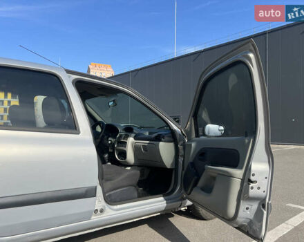 Серый Рено Клио, объемом двигателя 1.4 л и пробегом 206 тыс. км за 3500 $, фото 27 на Automoto.ua