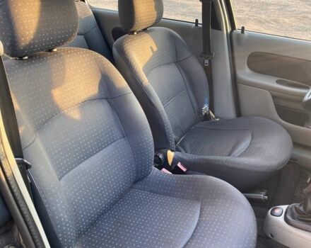 Серый Рено Клио, объемом двигателя 1.4 л и пробегом 233 тыс. км за 2500 $, фото 4 на Automoto.ua