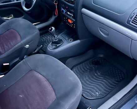 Серый Рено Клио, объемом двигателя 1.39 л и пробегом 303 тыс. км за 2900 $, фото 16 на Automoto.ua