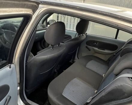 Серый Рено Клио, объемом двигателя 1.4 л и пробегом 236 тыс. км за 1800 $, фото 7 на Automoto.ua