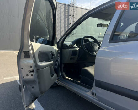 Серый Рено Клио, объемом двигателя 1.4 л и пробегом 206 тыс. км за 3500 $, фото 21 на Automoto.ua
