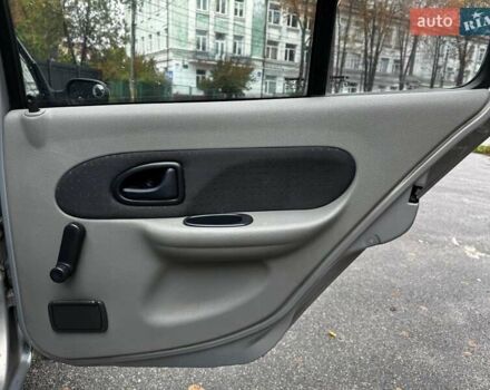 Серый Рено Клио, объемом двигателя 1.4 л и пробегом 207 тыс. км за 3490 $, фото 25 на Automoto.ua