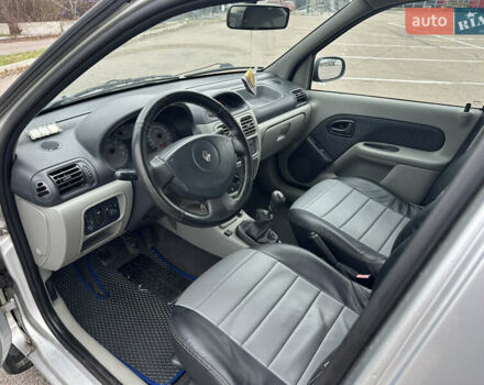 Серый Рено Клио, объемом двигателя 1.4 л и пробегом 301 тыс. км за 2999 $, фото 13 на Automoto.ua