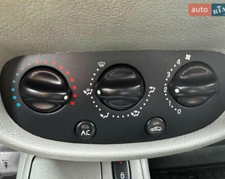 Серый Рено Клио, объемом двигателя 1.4 л и пробегом 207 тыс. км за 3490 $, фото 17 на Automoto.ua