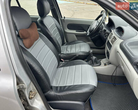 Серый Рено Клио, объемом двигателя 1.4 л и пробегом 301 тыс. км за 2999 $, фото 21 на Automoto.ua