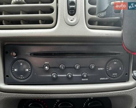 Серый Рено Клио, объемом двигателя 1.4 л и пробегом 207 тыс. км за 3490 $, фото 16 на Automoto.ua