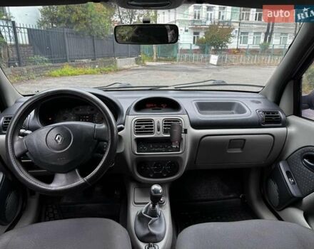 Серый Рено Клио, объемом двигателя 1.4 л и пробегом 207 тыс. км за 3490 $, фото 26 на Automoto.ua