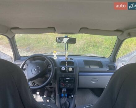 Серый Рено Клио, объемом двигателя 1.4 л и пробегом 255 тыс. км за 3349 $, фото 3 на Automoto.ua
