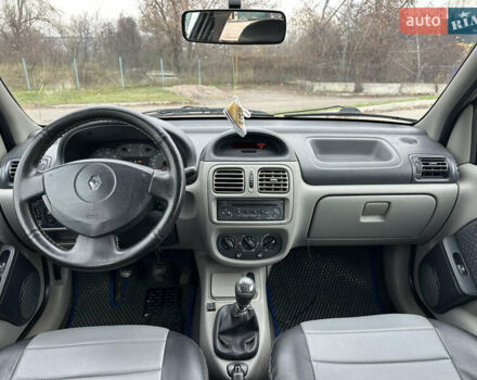 Серый Рено Клио, объемом двигателя 1.4 л и пробегом 301 тыс. км за 2999 $, фото 22 на Automoto.ua