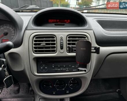 Серый Рено Клио, объемом двигателя 1.4 л и пробегом 207 тыс. км за 3490 $, фото 14 на Automoto.ua