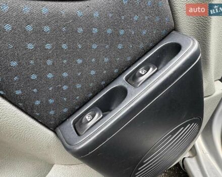 Серый Рено Клио, объемом двигателя 1.4 л и пробегом 207 тыс. км за 3490 $, фото 11 на Automoto.ua