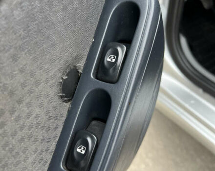 Серый Рено Клио, объемом двигателя 1.39 л и пробегом 260 тыс. км за 3300 $, фото 10 на Automoto.ua