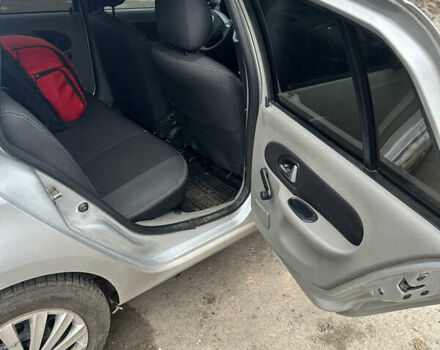 Серый Рено Клио, объемом двигателя 1.39 л и пробегом 202 тыс. км за 4400 $, фото 15 на Automoto.ua