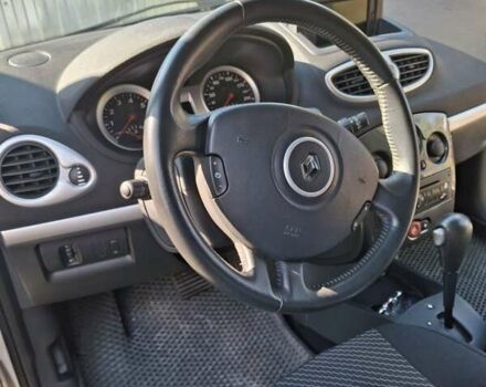Серый Рено Клио, объемом двигателя 1.6 л и пробегом 150 тыс. км за 5700 $, фото 3 на Automoto.ua