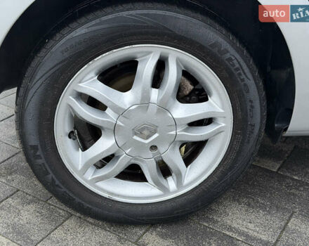 Сірий Рено Кліо, об'ємом двигуна 1.6 л та пробігом 102 тис. км за 7200 $, фото 23 на Automoto.ua