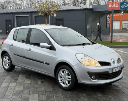 Сірий Рено Кліо, об'ємом двигуна 1.6 л та пробігом 102 тис. км за 7200 $, фото 1 на Automoto.ua