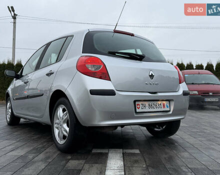 Сірий Рено Кліо, об'ємом двигуна 1.6 л та пробігом 102 тис. км за 7200 $, фото 29 на Automoto.ua
