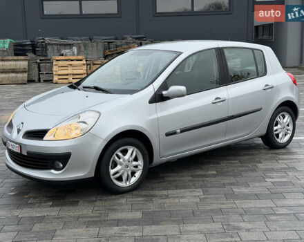 Сірий Рено Кліо, об'ємом двигуна 1.6 л та пробігом 102 тис. км за 7200 $, фото 9 на Automoto.ua