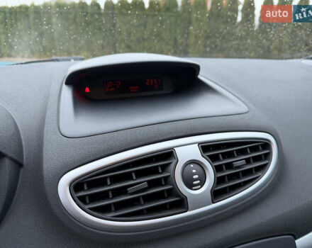 Сірий Рено Кліо, об'ємом двигуна 1.6 л та пробігом 102 тис. км за 7200 $, фото 42 на Automoto.ua