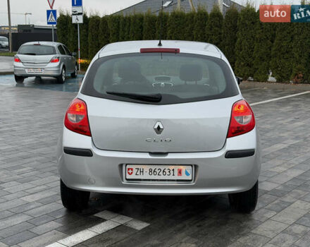 Сірий Рено Кліо, об'ємом двигуна 1.6 л та пробігом 102 тис. км за 7200 $, фото 4 на Automoto.ua
