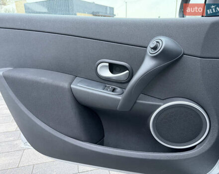 Сірий Рено Кліо, об'ємом двигуна 1.6 л та пробігом 102 тис. км за 7200 $, фото 43 на Automoto.ua