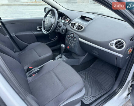 Сірий Рено Кліо, об'ємом двигуна 1.6 л та пробігом 102 тис. км за 7200 $, фото 58 на Automoto.ua