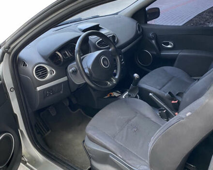 Серый Рено Клио, объемом двигателя 1.2 л и пробегом 300 тыс. км за 3500 $, фото 6 на Automoto.ua