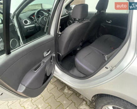 Серый Рено Клио, объемом двигателя 1.2 л и пробегом 225 тыс. км за 4999 $, фото 12 на Automoto.ua