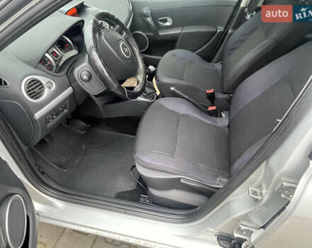 Серый Рено Клио, объемом двигателя 1.2 л и пробегом 225 тыс. км за 4999 $, фото 9 на Automoto.ua