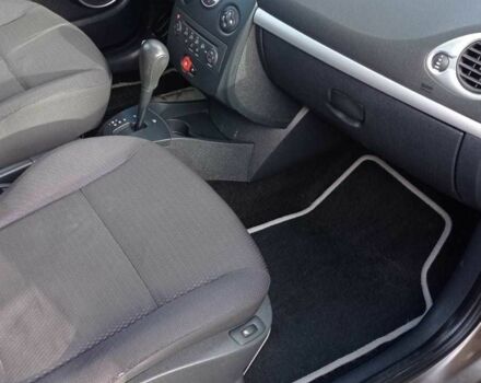 Сірий Рено Кліо, об'ємом двигуна 1.6 л та пробігом 230 тис. км за 5200 $, фото 10 на Automoto.ua