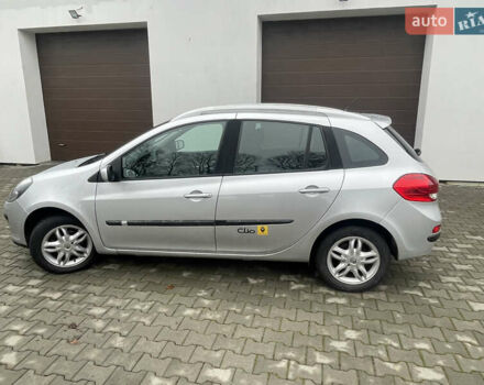 Серый Рено Клио, объемом двигателя 1.2 л и пробегом 225 тыс. км за 4999 $, фото 2 на Automoto.ua