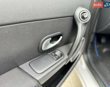 Сірий Рено Кліо, об'ємом двигуна 1.2 л та пробігом 241 тис. км за 5200 $, фото 13 на Automoto.ua