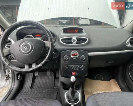 Серый Рено Клио, объемом двигателя 1.2 л и пробегом 225 тыс. км за 4999 $, фото 14 на Automoto.ua