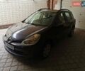 Серый Рено Клио, объемом двигателя 1.2 л и пробегом 260 тыс. км за 5500 $, фото 3 на Automoto.ua